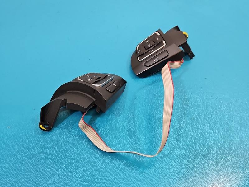 Кнопки керма мультируль Volkswagen Passat B7 4E0971980