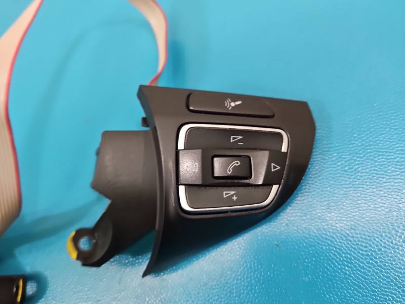 Кнопки керма мультируль Volkswagen Passat B7 4E0971980 — фото деталі 3