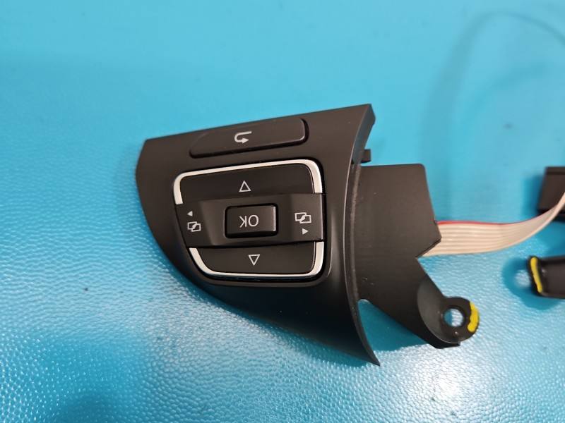 Кнопки керма мультируль Volkswagen Passat B7 4E0971980 — фото деталі 4