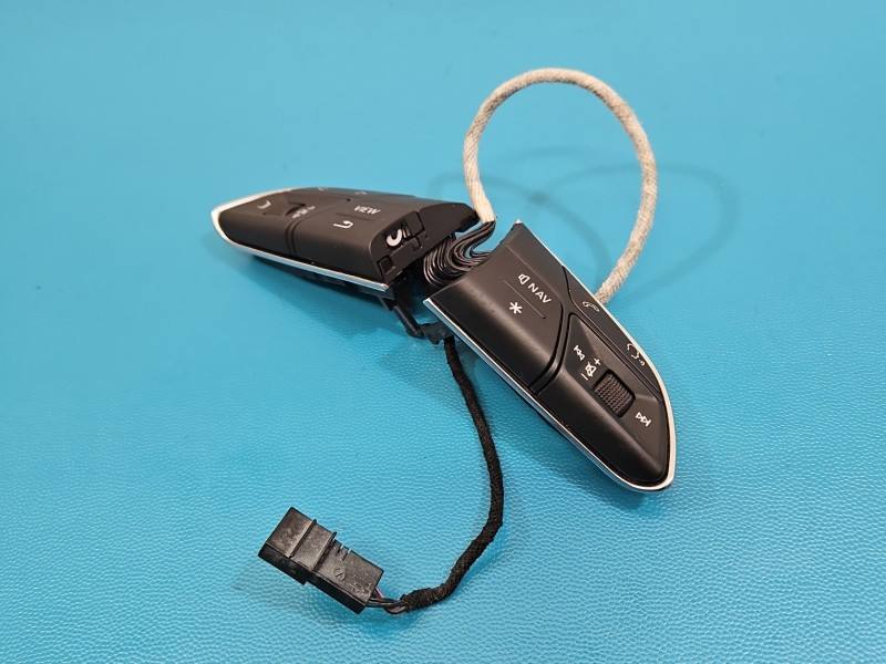 Кнопки керма мультируль Audi Q7 4M0951523
