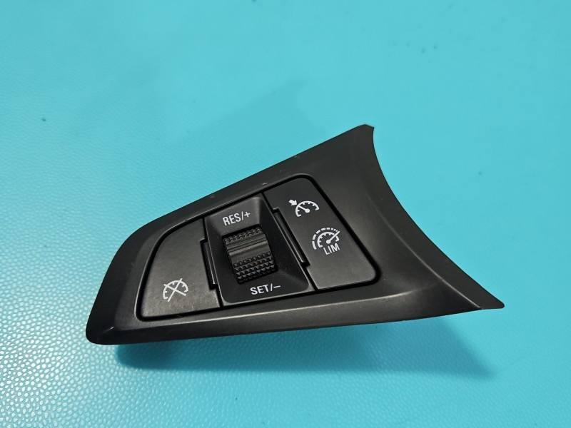 Кнопки керма мультируль Opel Astra K 13470319