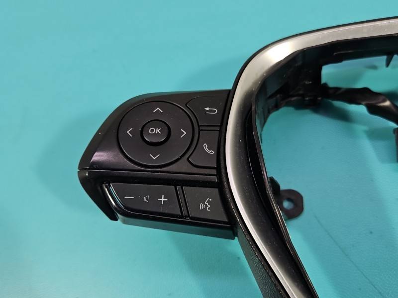 Кнопки руля мультируль Toyota Rav4 — фото детали 3