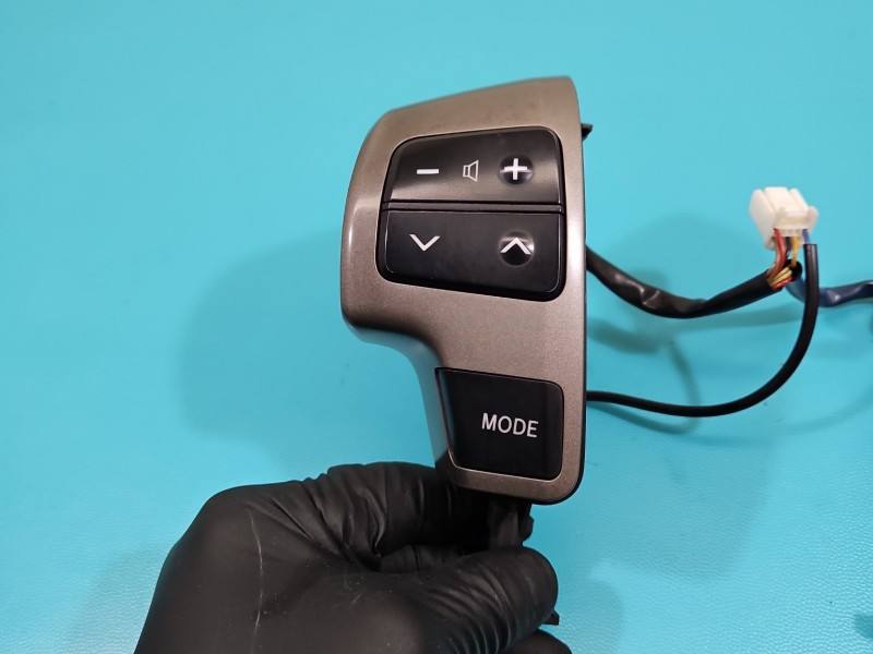 Кнопки керма мультируль Toyota Land Cruiser 75B780LH — фото деталі 4