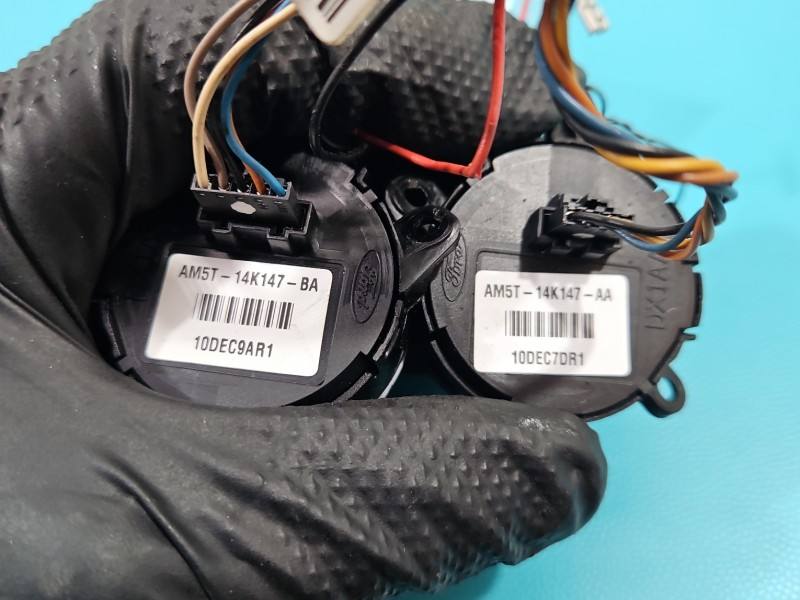 Кнопки керма мультируль Ford Focus AM5T-14K147-BA — фото деталі 4