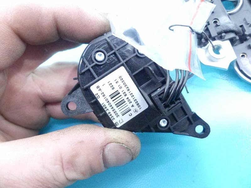 Кнопки керма мультируль Mercedes C W204 A2048210051 — фото деталі 7