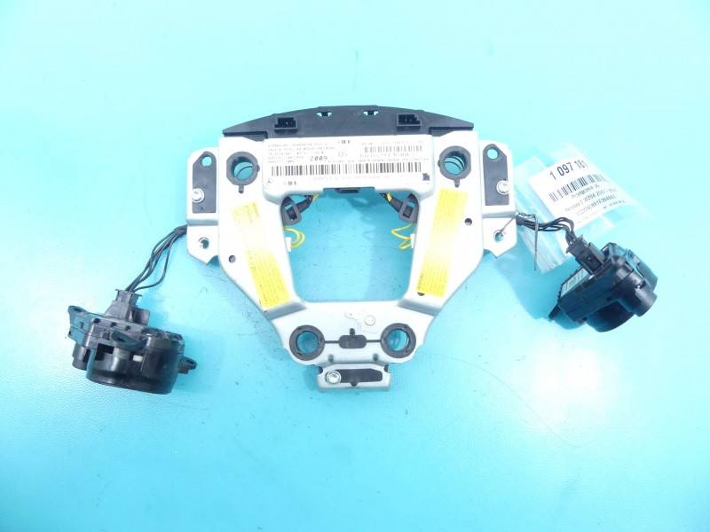 Кнопки керма мультируль Mercedes C W204 A2048210051 — фото деталі 8