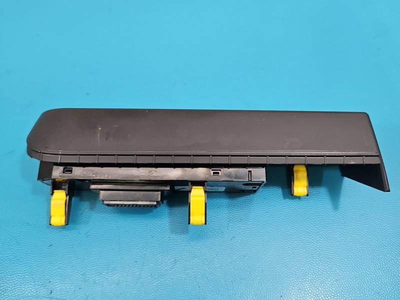 Перемикач кнопка Kia Ceed 93700-J7431WK — фото деталі 3