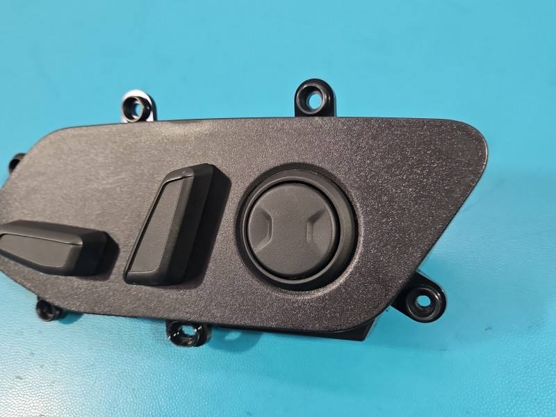 Перемикач кнопка Hyundai Elantra 88070-L1410 — фото деталі 2