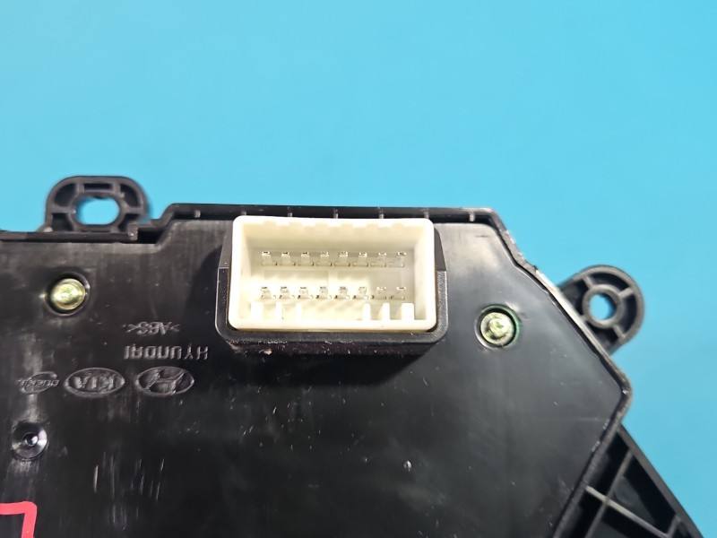 Перемикач кнопка Hyundai Elantra 88070-L1410 — фото деталі 6