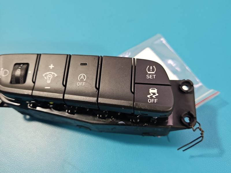 Перемикач кнопка Hyundai I30 93750-G4530 — фото деталі 2