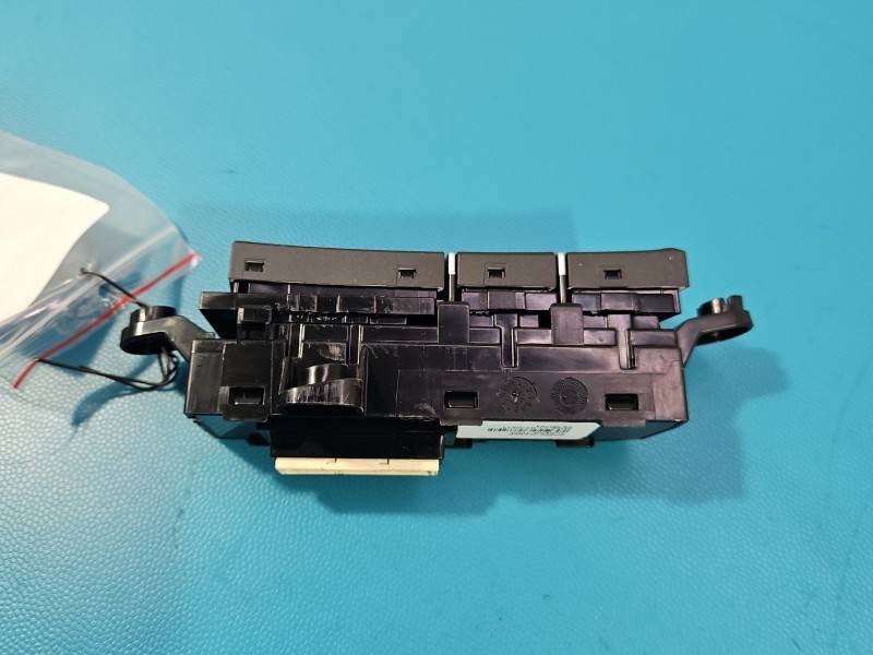 Переключатель кнопка Hyundai I30 93350-G4AF0 — фото детали 3