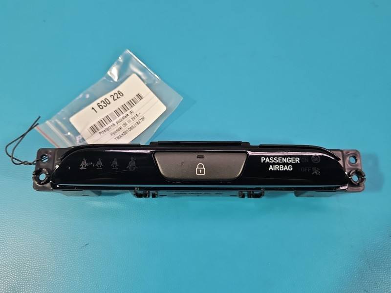 Перемикач кнопка Hyundai I30 93770G4AA