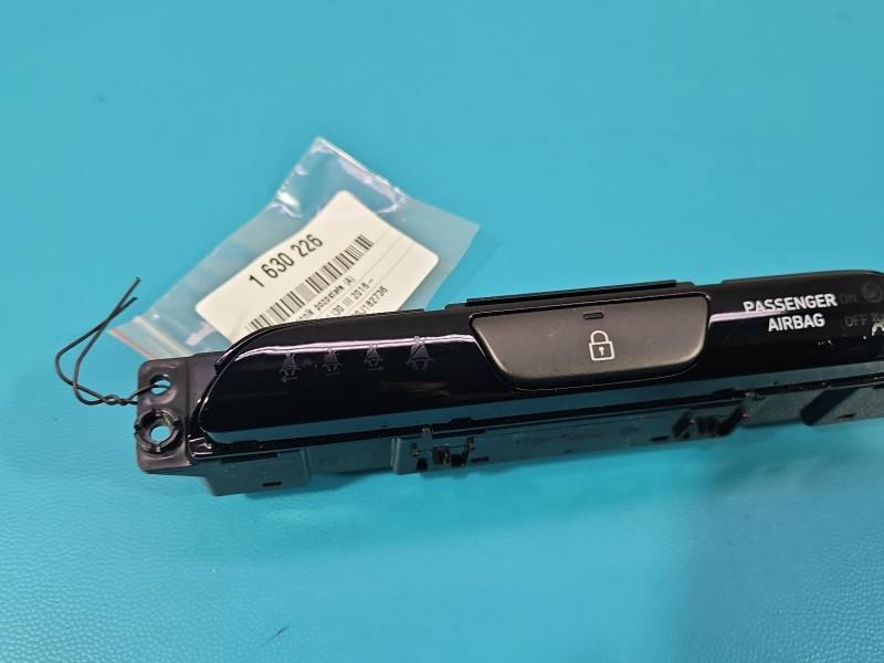 Перемикач кнопка Hyundai I30 93770G4AA — фото деталі 3
