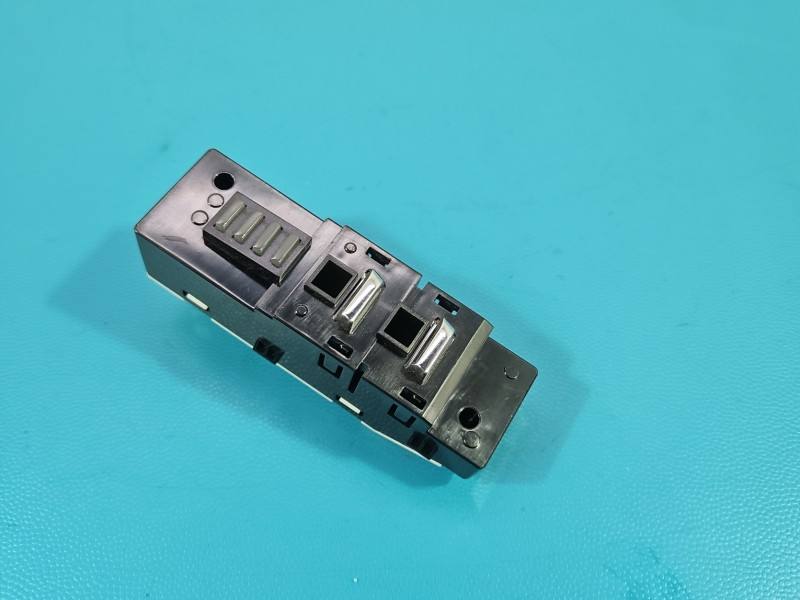 Переключатель кнопка Peugeot Rifter 9822330880
