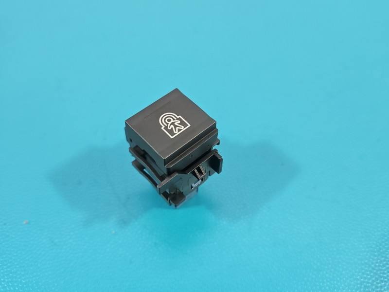 Переключатель кнопка Peugeot Rifter 98177358ZD