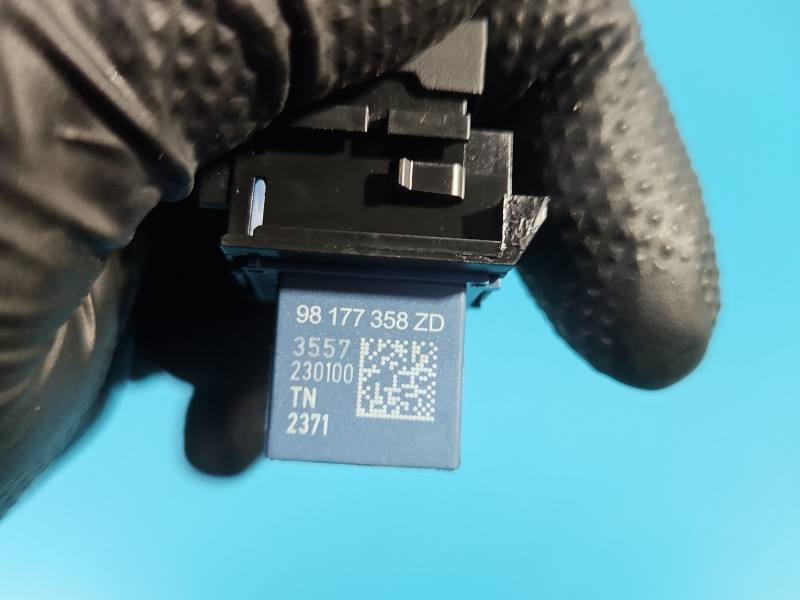 Переключатель кнопка Peugeot Rifter 98177358ZD — фото детали 6