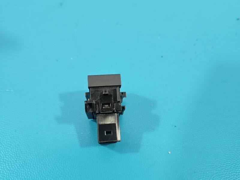 Переключатель кнопка Peugeot Rifter 98170273ZD — фото детали 4