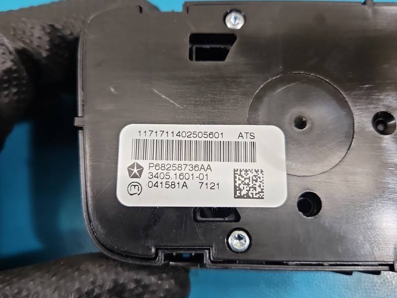 Перемикач кнопка Jeep Grand Cherokee P68258736AA — фото деталі 5