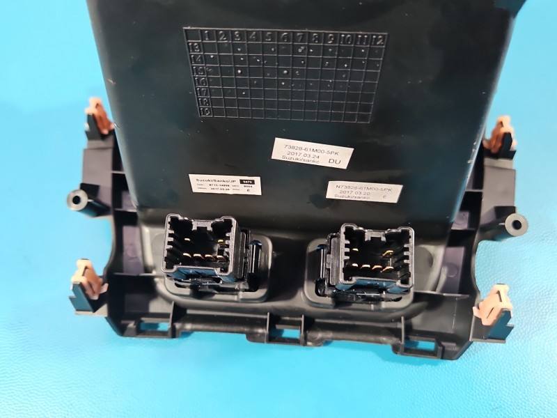 Перемикач кнопка Suzuki Sx4 73828-61M0 — фото деталі 8