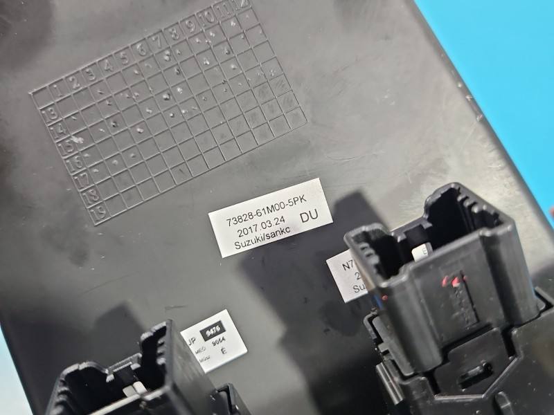 Перемикач кнопка Suzuki Sx4 73828-61M0 — фото деталі 11