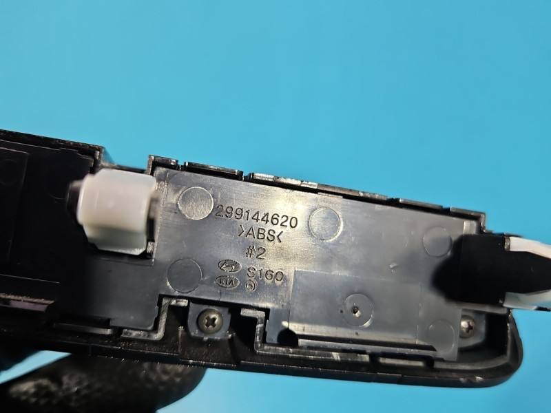 Перемикач кнопка Kia Sorento 93300-C5110WK — фото деталі 7