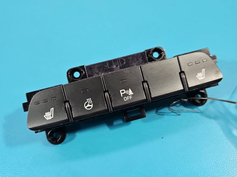 Переключатель кнопка Kia Stonic 93300-H8110