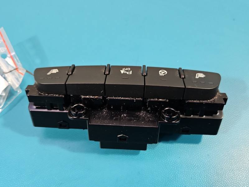 Переключатель кнопка Kia Stonic 93300-H8110 — фото детали 3