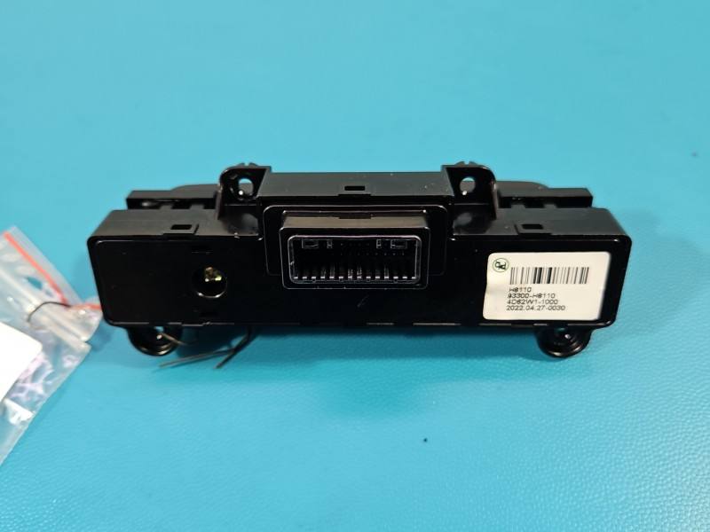 Переключатель кнопка Kia Stonic 93300-H8110 — фото детали 4