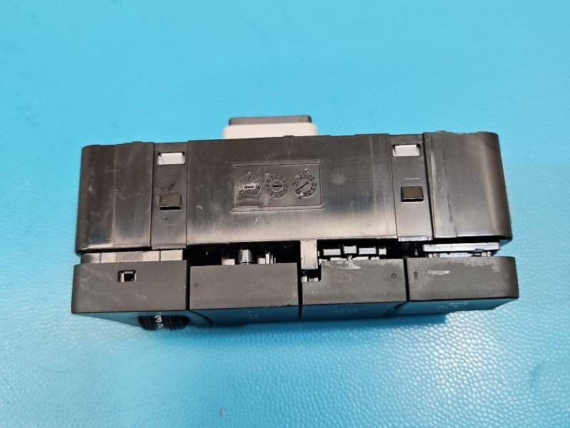 Перемикач кнопка Kia Stonic 93700-H8TL0 — фото деталі 3