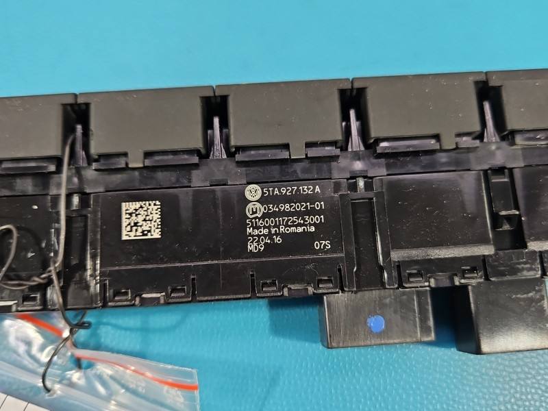 Перемикач кнопка Volkswagen Touran 5TA927132A — фото деталі 4