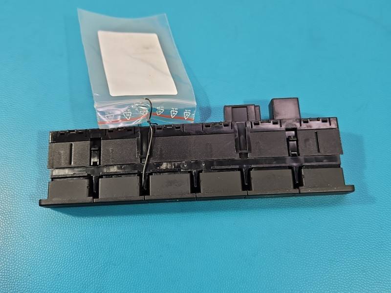 Перемикач кнопка Volkswagen Touran 5TA927132A — фото деталі 5