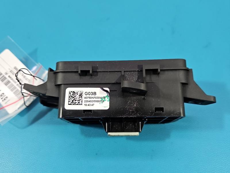 Перемикач кнопка Hyundai Tucson 93750-N7030 — фото деталі 4