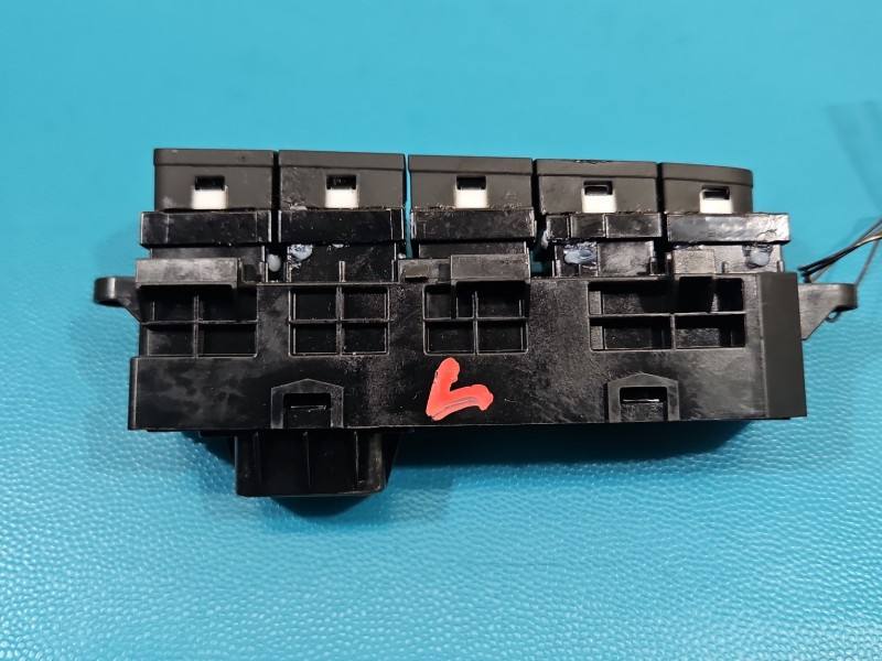 Перемикач кнопка Hyundai Tucson 93310-N7010 — фото деталі 3