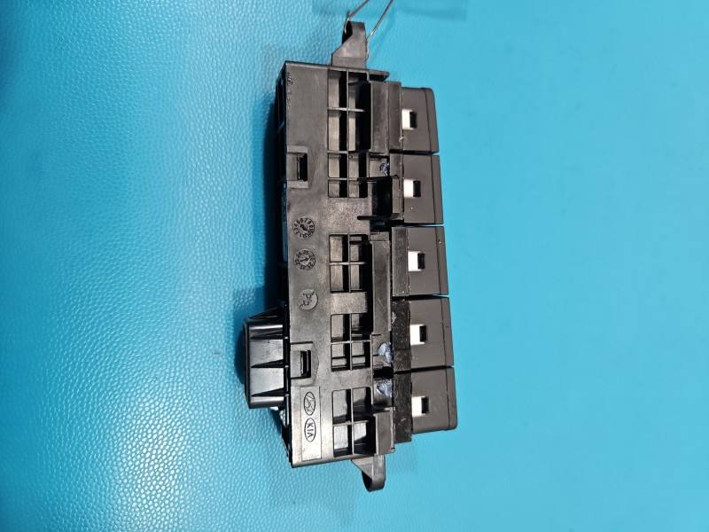 Перемикач кнопка Hyundai Tucson 93310-N7010 — фото деталі 4