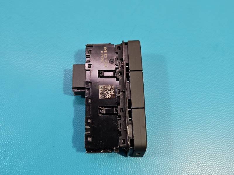 Перемикач кнопка Skoda Fabia 4 6VB927132A — фото деталі 3