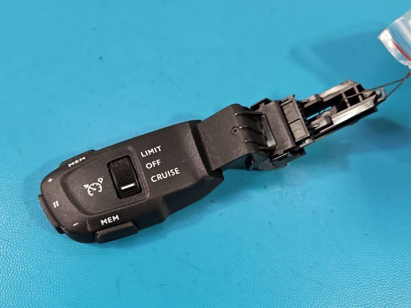 Переключатель кнопка Peugeot 5008 98133622ZD