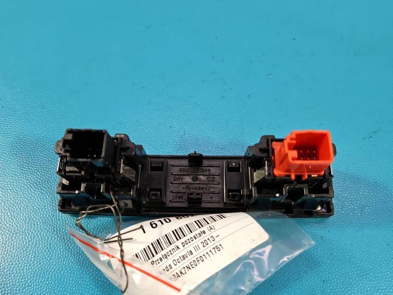 Переключатель кнопка Skoda Octavia 3 P5E0963105A — фото детали 4