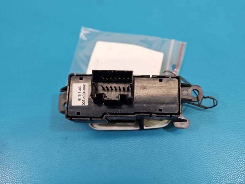 Перемикач кнопка Hyundai I40 93730-3Z150 — фото деталі 6