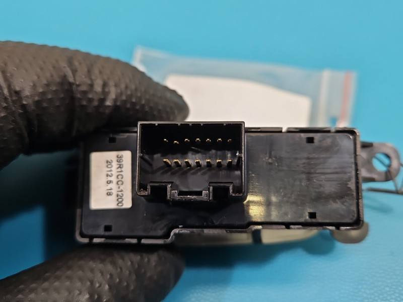 Перемикач кнопка Hyundai I40 93730-3Z150 — фото деталі 7