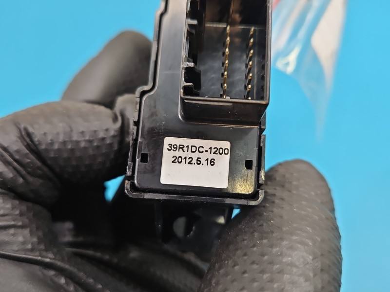 Переключатель кнопка Hyundai I40 93730-3Z100 — фото детали 6