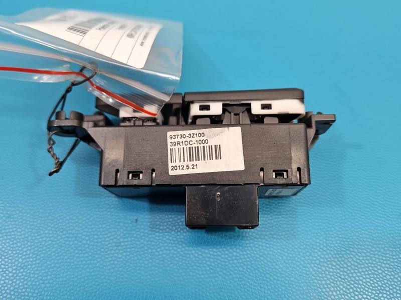 Переключатель кнопка Hyundai I40 93730-3Z100 — фото детали 7