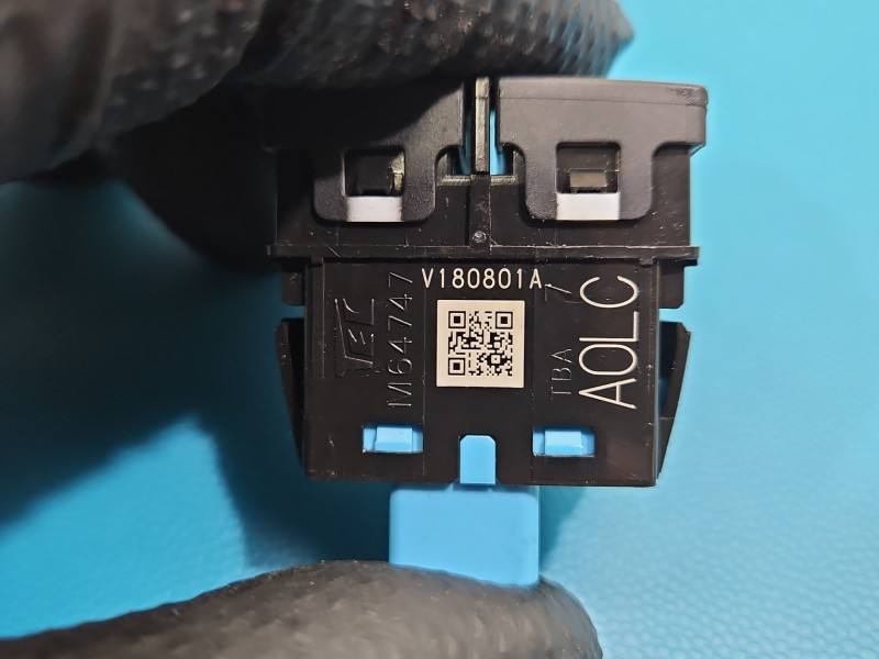 Перемикач кнопка Honda CR-V M64747 — фото деталі 4