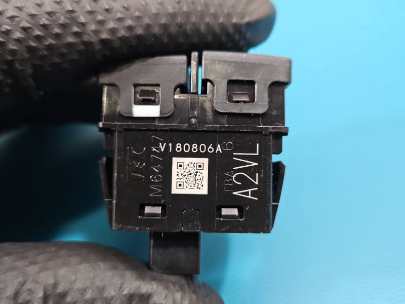 Перемикач кнопка Honda CR-V M64747 — фото деталі 4