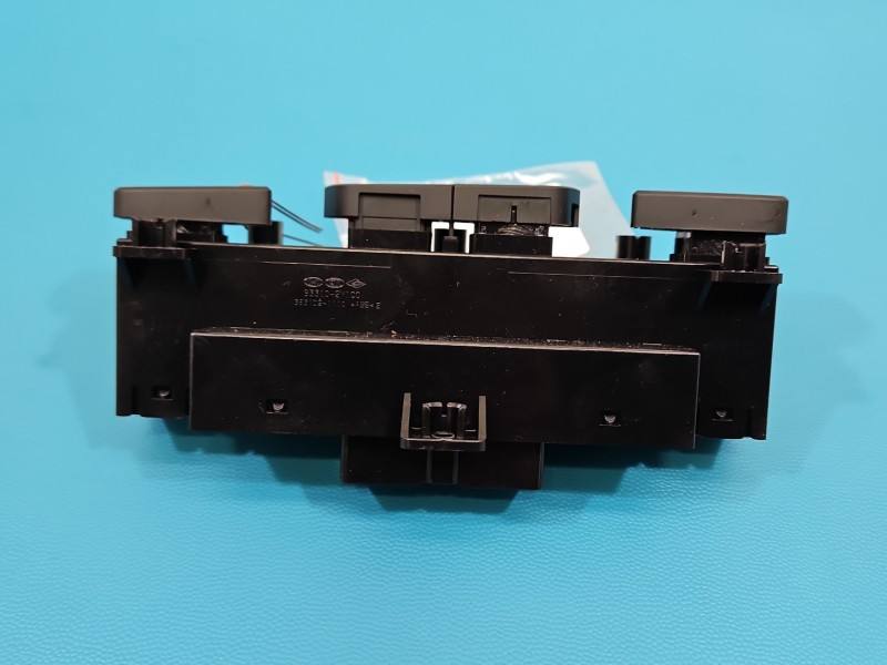 Переключатель кнопка Hyundai Ix35 93310-2Y100 — фото детали 3