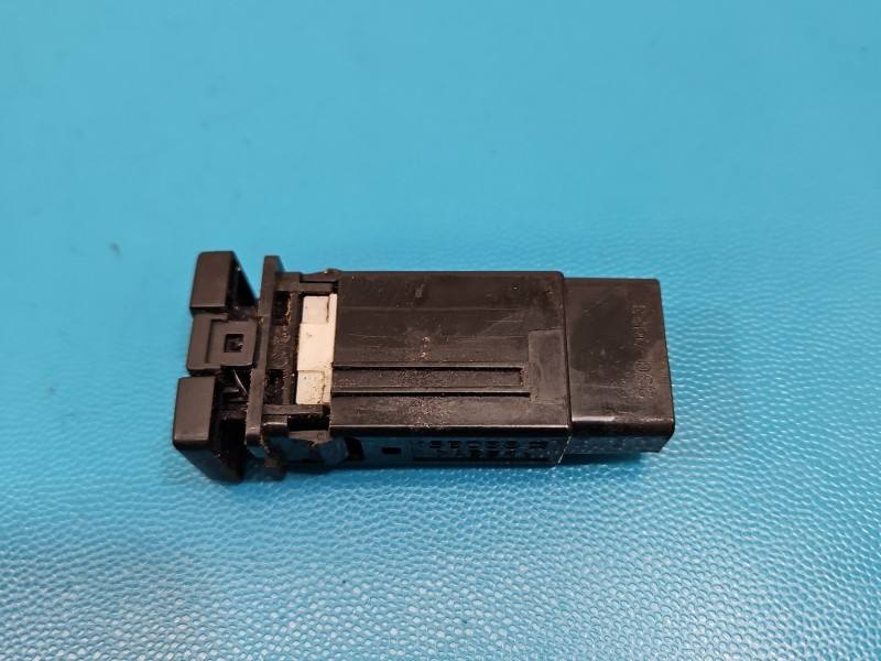 Перемикач кнопка Toyota Verso 15B088 — фото деталі 3