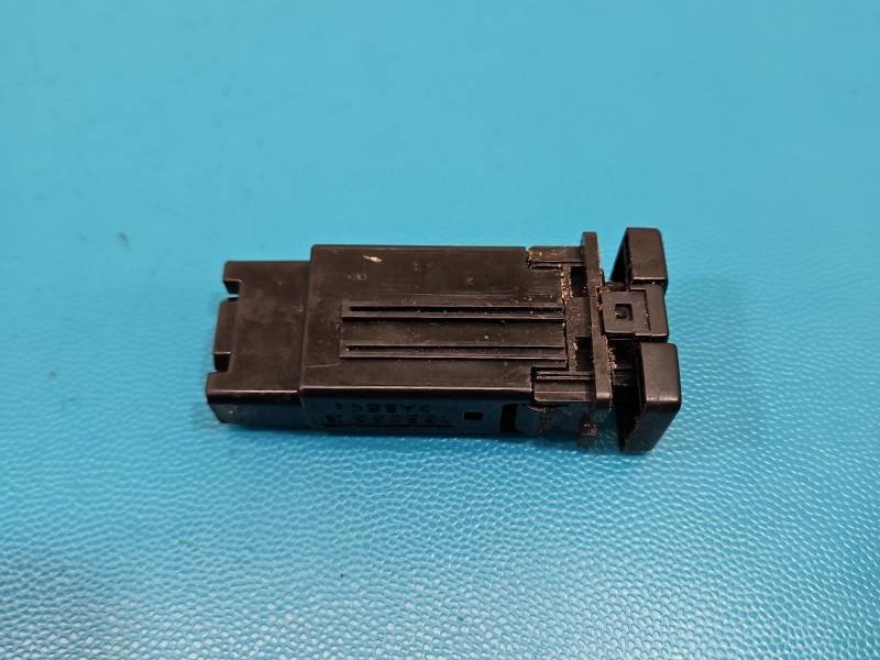 Перемикач кнопка Toyota Verso 15B088 — фото деталі 5