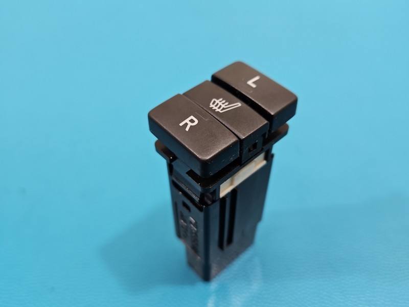 Перемикач кнопка Toyota Corolla E15 15B088