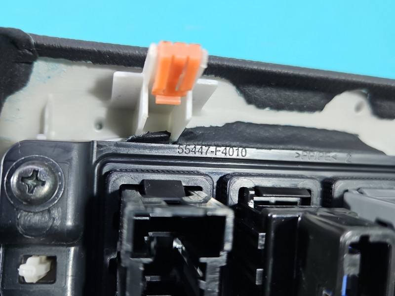 Перемикач кнопка Toyota C-HR 55404-F4010 — фото деталі 6
