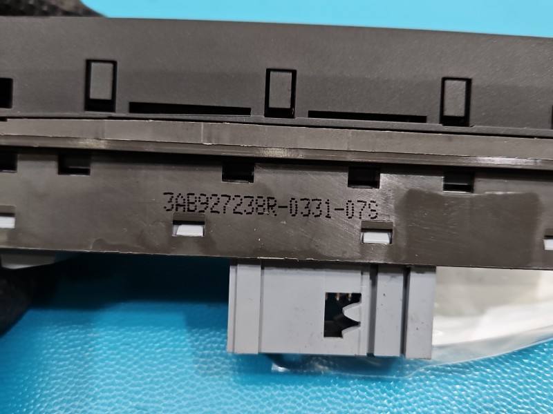 Перемикач кнопка Volkswagen Passat B7 3AB927238R — фото деталі 7