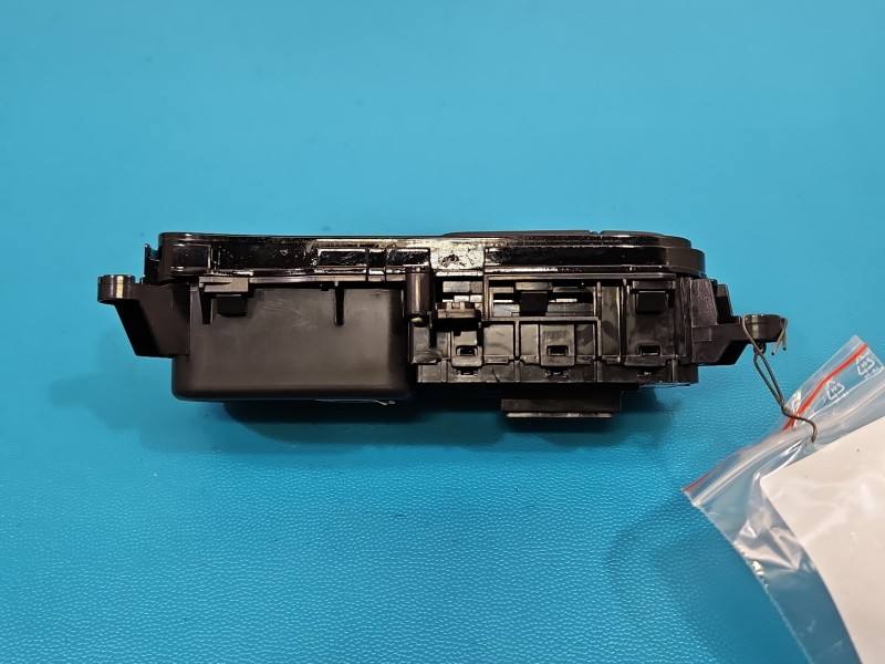 Перемикач кнопка Kia Niro 93310G5010 — фото деталі 4